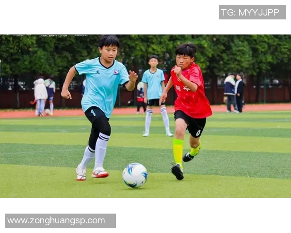 我心中的足球英雄是谁他在绿茵场上的传奇故事与魅力解析 我心中的足球英雄是谁他在绿茵场上的传奇故事与魅力解析