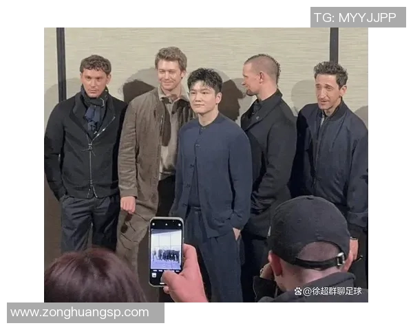 皮衣风格的足球明星盘点与他们的时尚魅力解析 皮衣风格的足球明星盘点与他们的时尚魅力解析